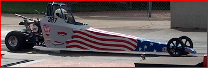 noisytoysracing_-_black004005.jpg