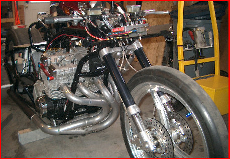 noisytoysracing_-_black007003.jpg