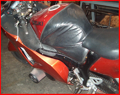 noisytoysracing_-_black009001.jpg