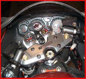 noisytoysracing_-_black009003.jpg