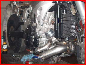 noisytoysracing_-_black010005.jpg